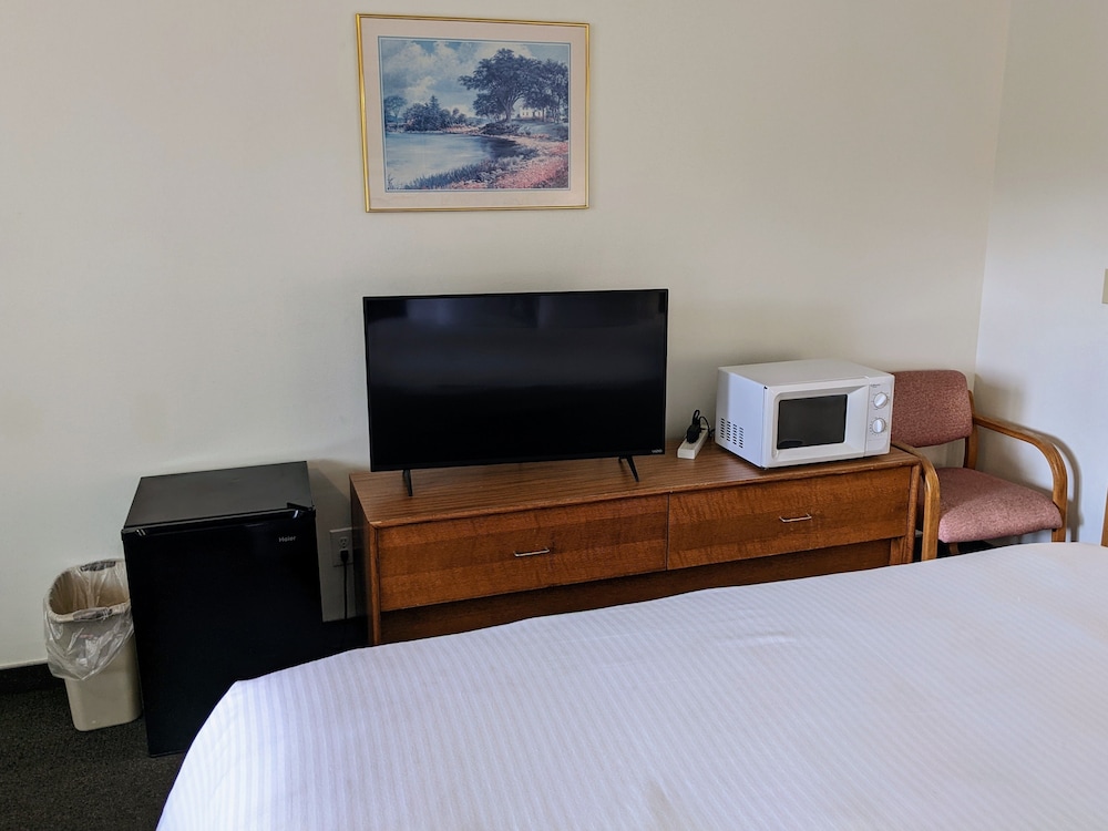Fairground Inn Monroe WA 35/50