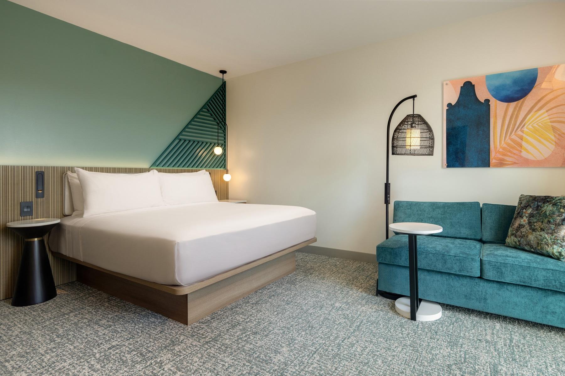 Room, King Bed, Island View