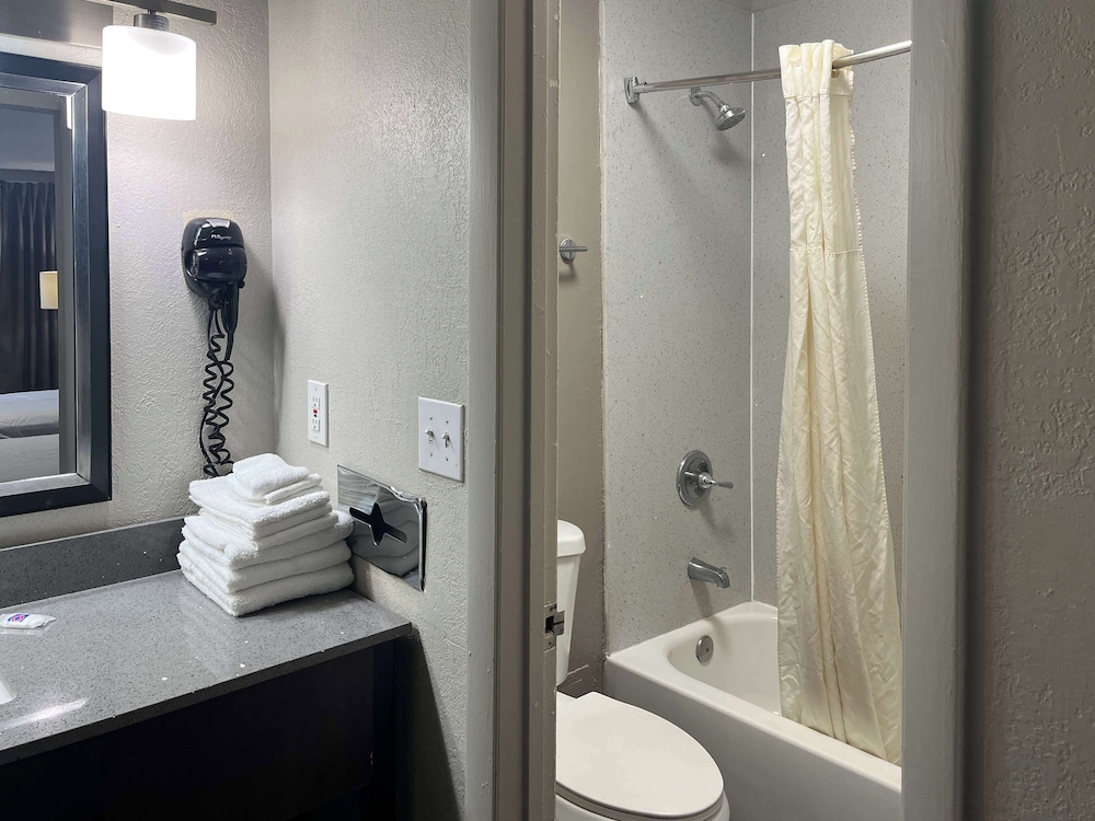 Studio6 Studio6 Charlotte, NC - Airport South 25/26