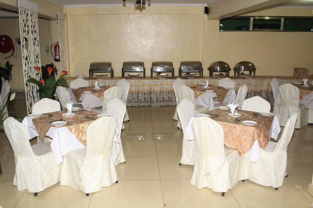 The Legacy Hotel & Suites 19/33