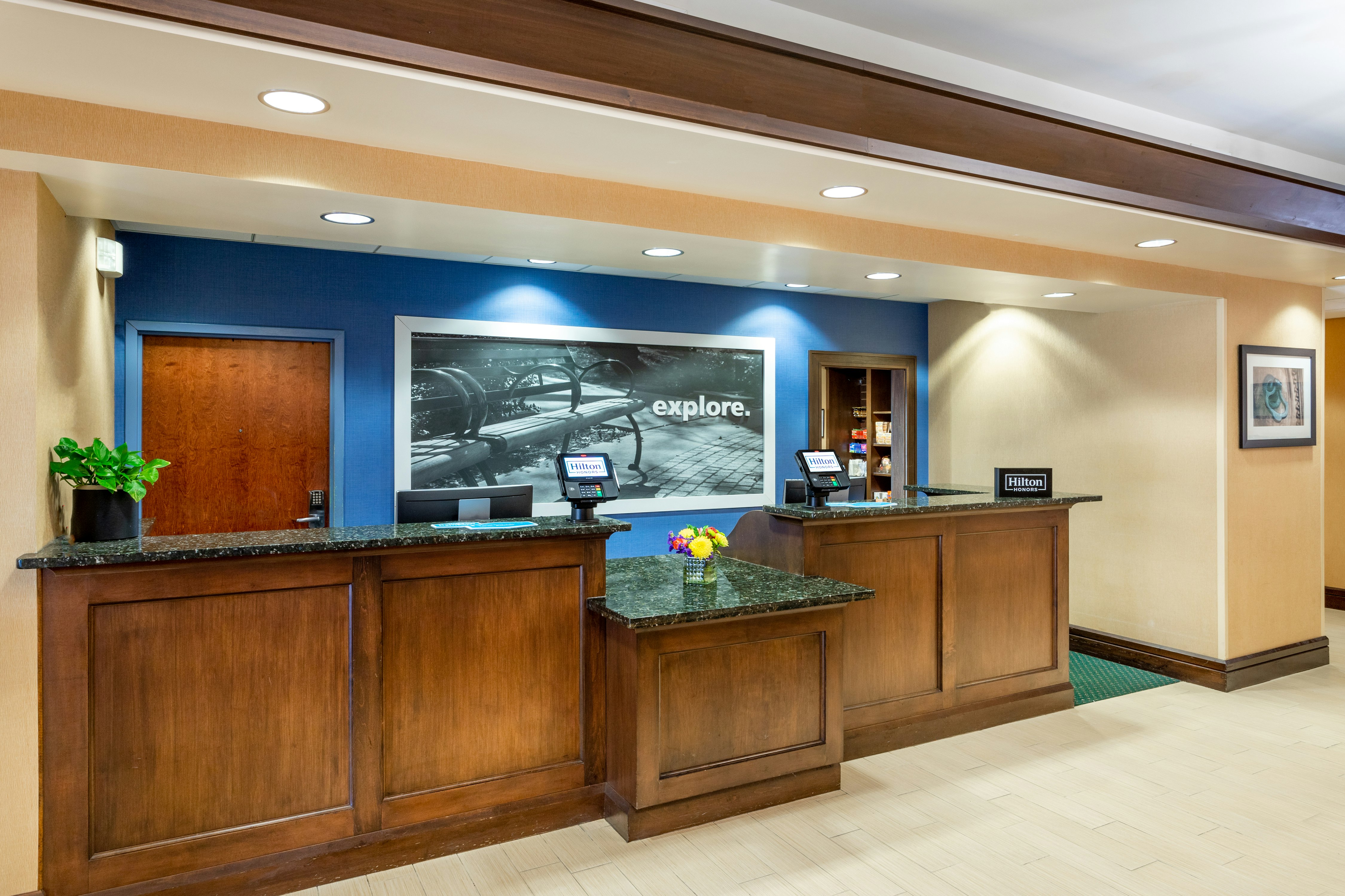Lobby at Hampton Inn and Suites Sacramento-Elk Grove Laguna I-5, ELK GROVE - CA