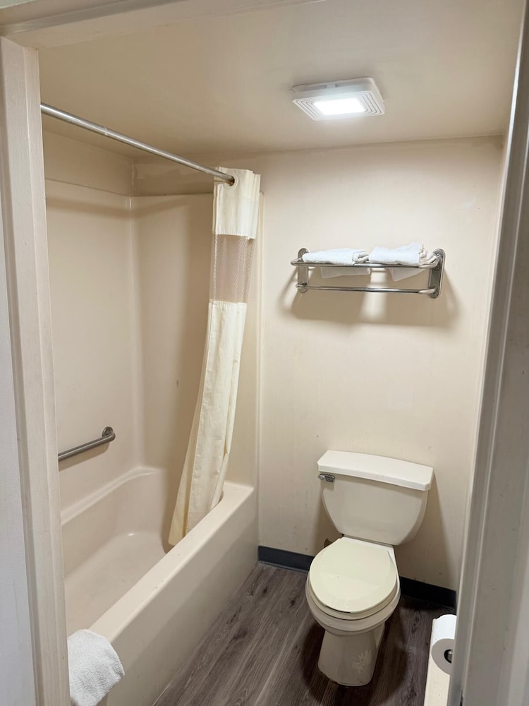 Express Inn -Rahway 34/46