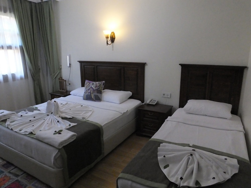 Hadrian Gate Hotel 13/50
