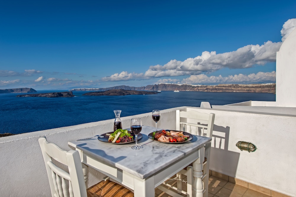 Apanemo Hotel and Suites 43/59