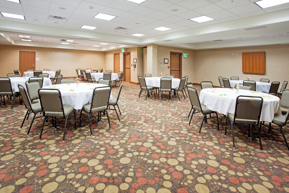 Holiday Inn Express Hotel and Suites Los Alamos Entrada Park 66/73