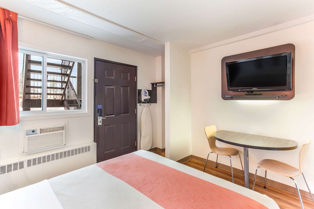 Motel6 Lethbridge Ab 42/62