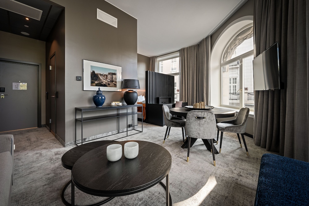 Karl Johan Hotell 27/38
