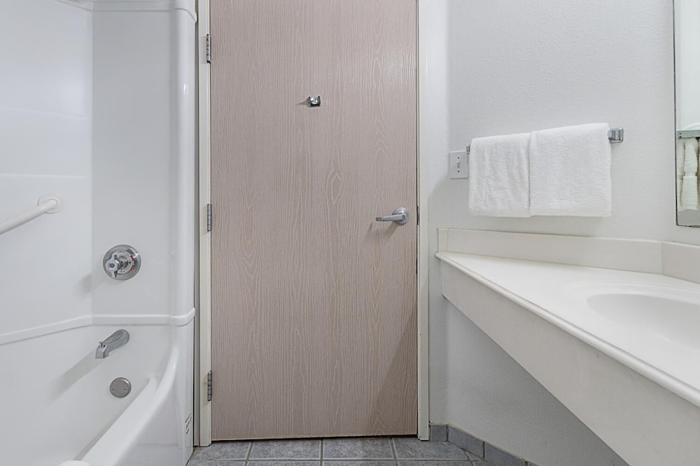 Motel6 Weatherford, TX 48/50