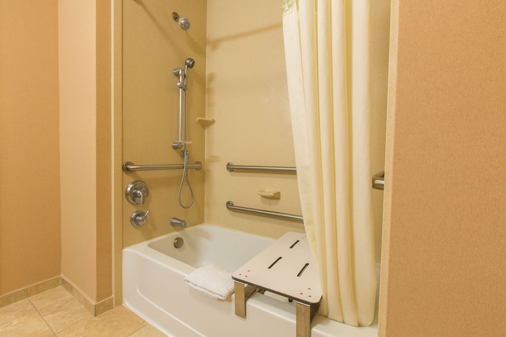 Hampton Inn Goshen 17/42