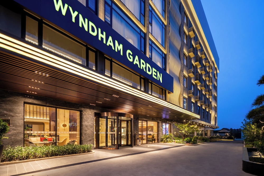 Vienna International Hotel Shanghai Pudong Huinan 43/50