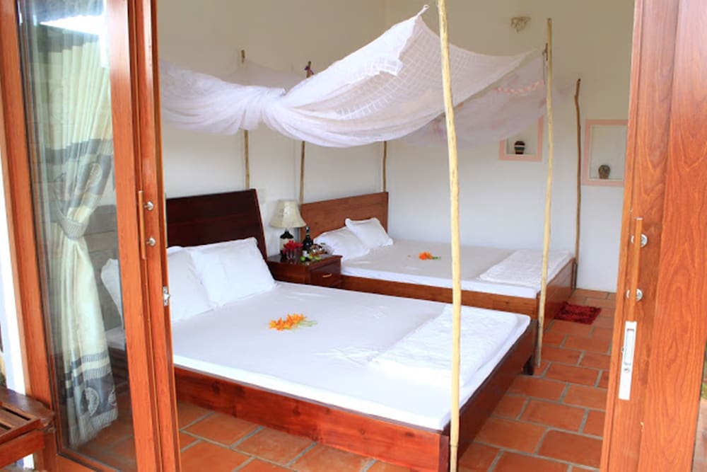 Vung Bau Resort 18/66
