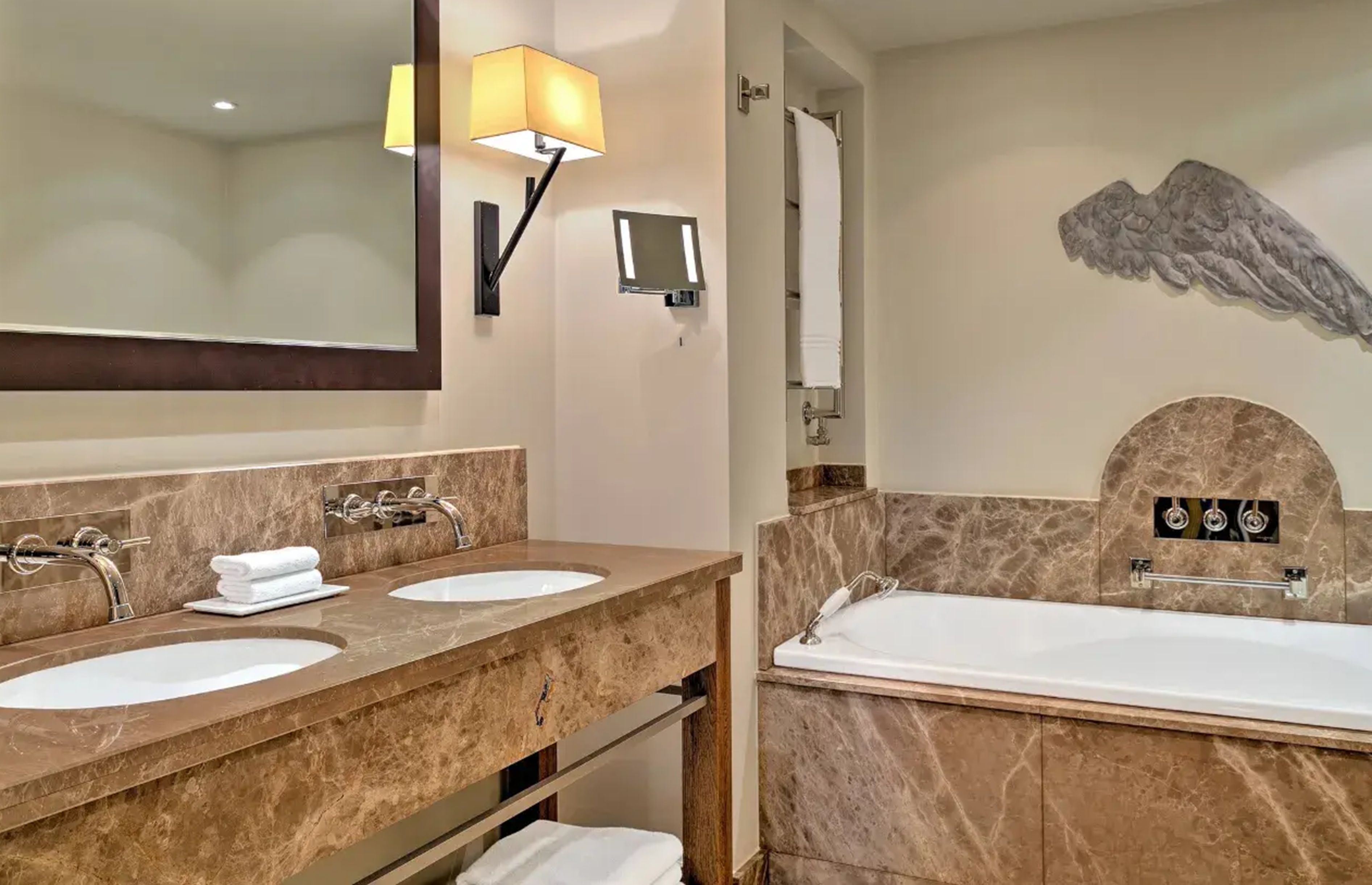 Premium, Deluxe, Castle View، Augustine Hotel Prague 3/3