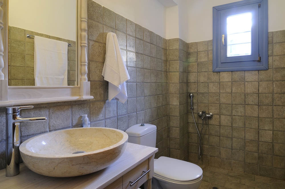 AEGEA BLUE CYCLADITIC RESORT(FOMERLY AEGEA BLUE VILLAS AND SUITES) 67/72