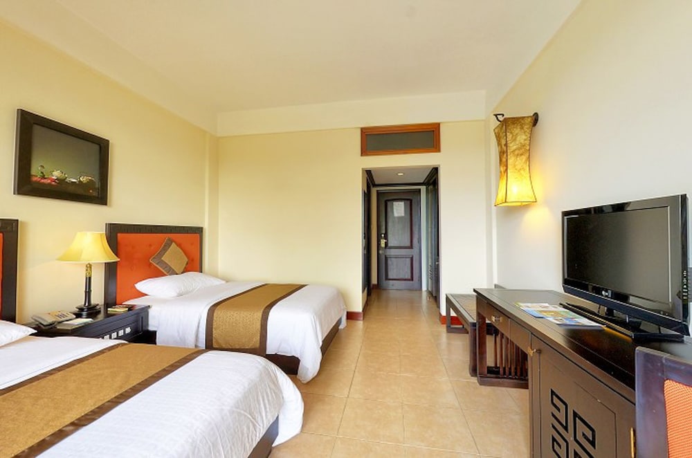 Sun Spa Resort 10/68