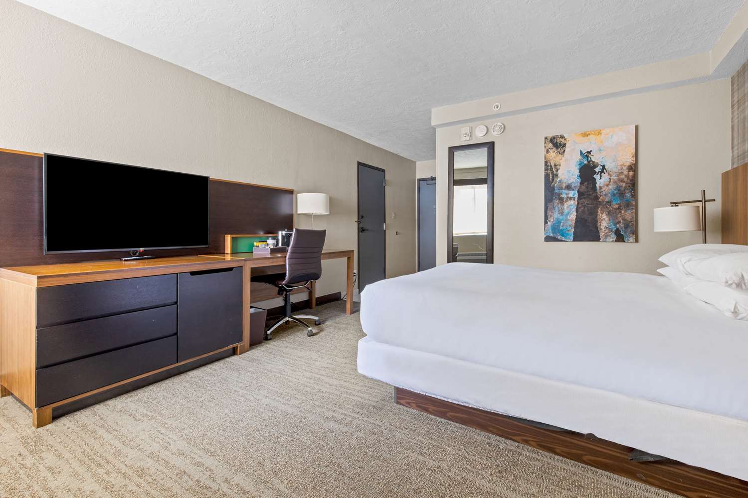 ROOM, KING BED
