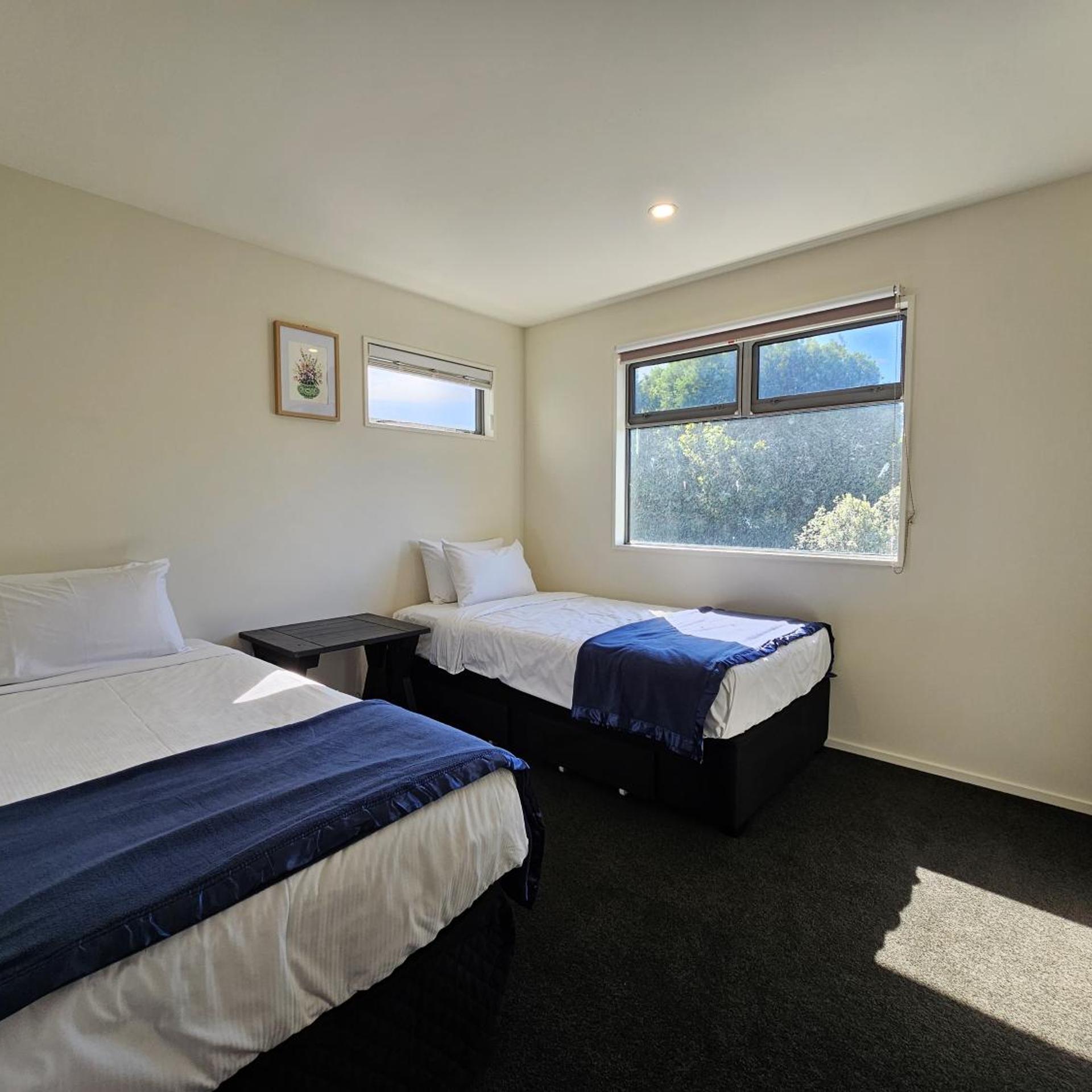 AZENA MOTEL 22/50