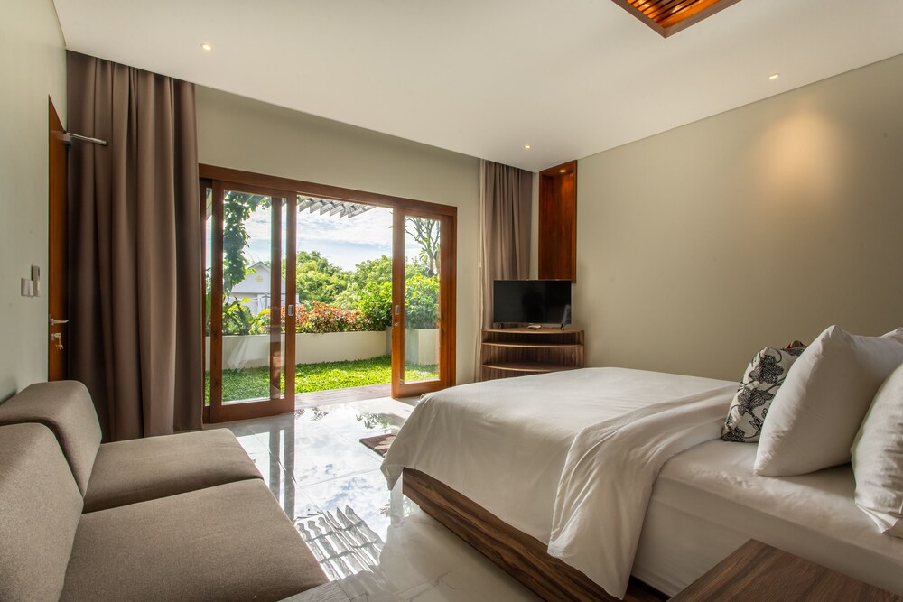 3 BEDROOMS, GRAND, SUITE, VILLA