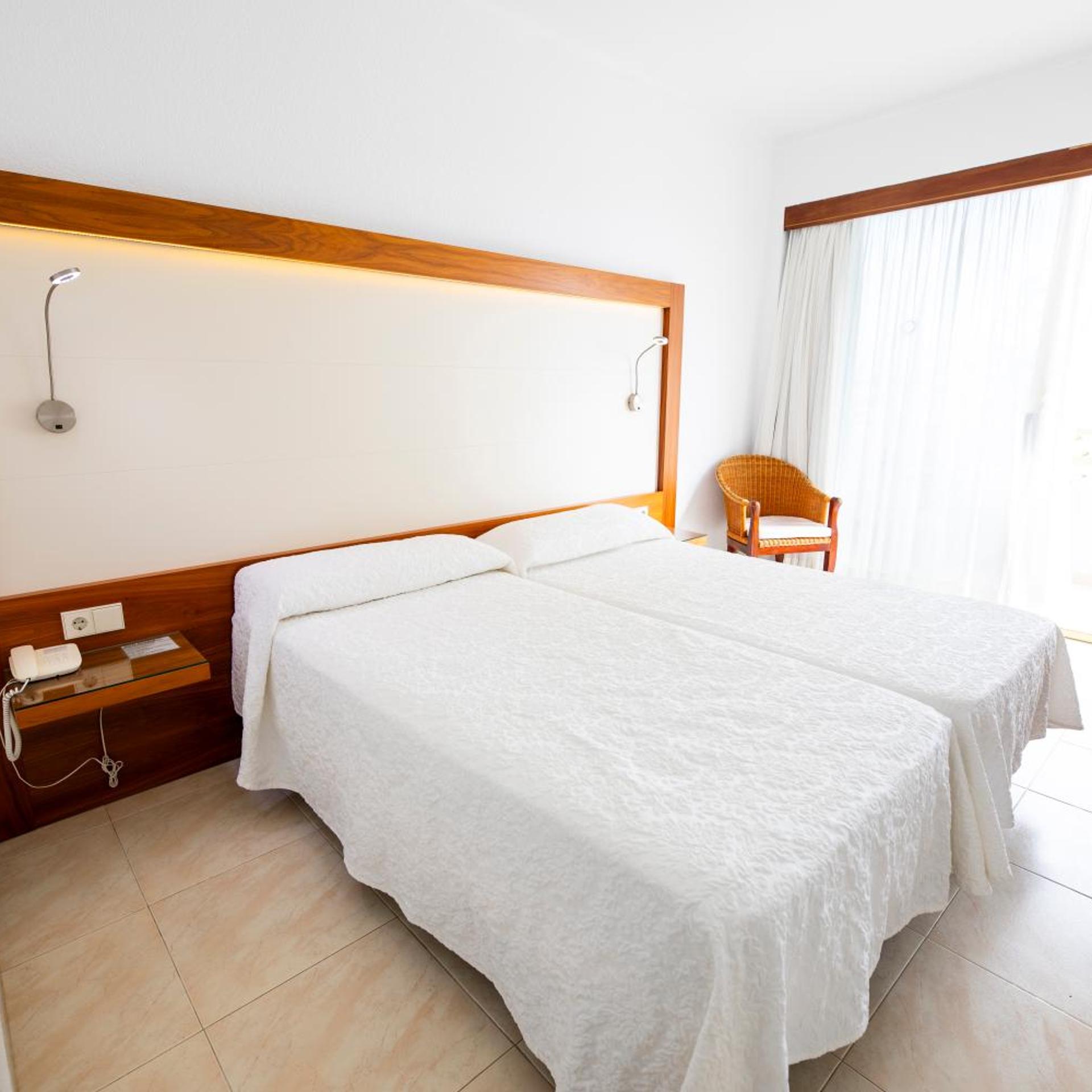 Room, Double or Twin Bed, Side Sea View