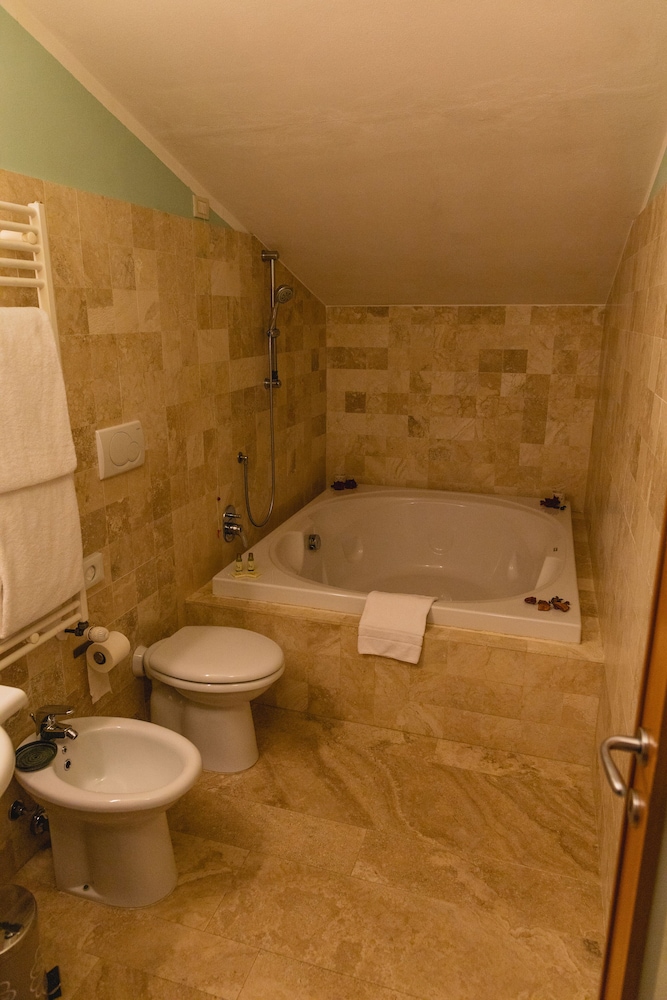Albergo Poggio Bertino 62/65