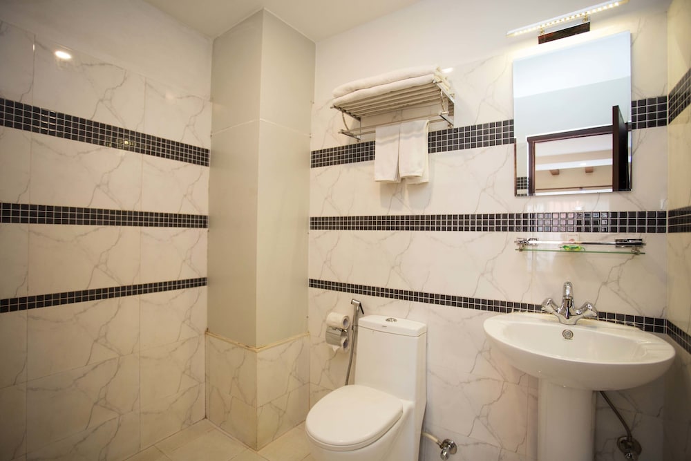 Hotel Jay Suites 73/75