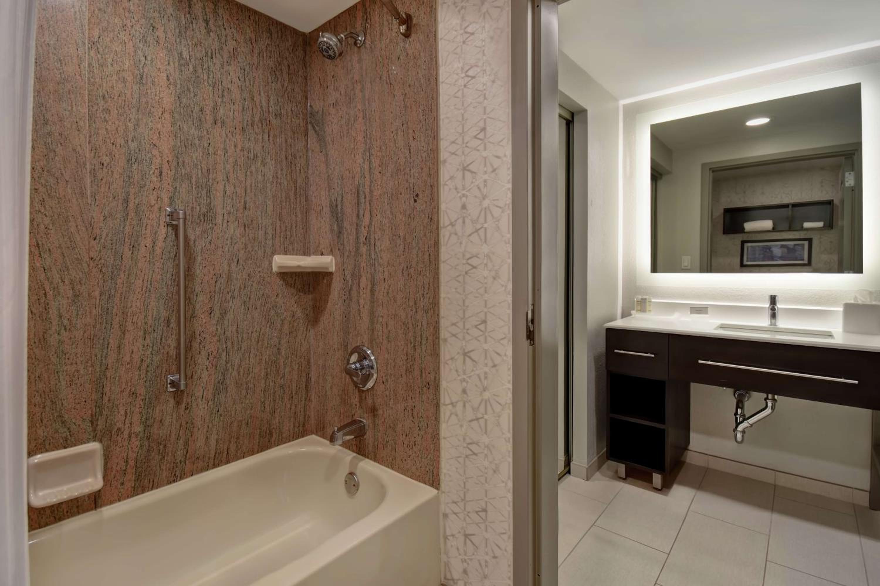 1 Bedroom, Suite, King Bed, Sofa, Homewood Suites by Hilton Edgewater-NYC Area 4/6