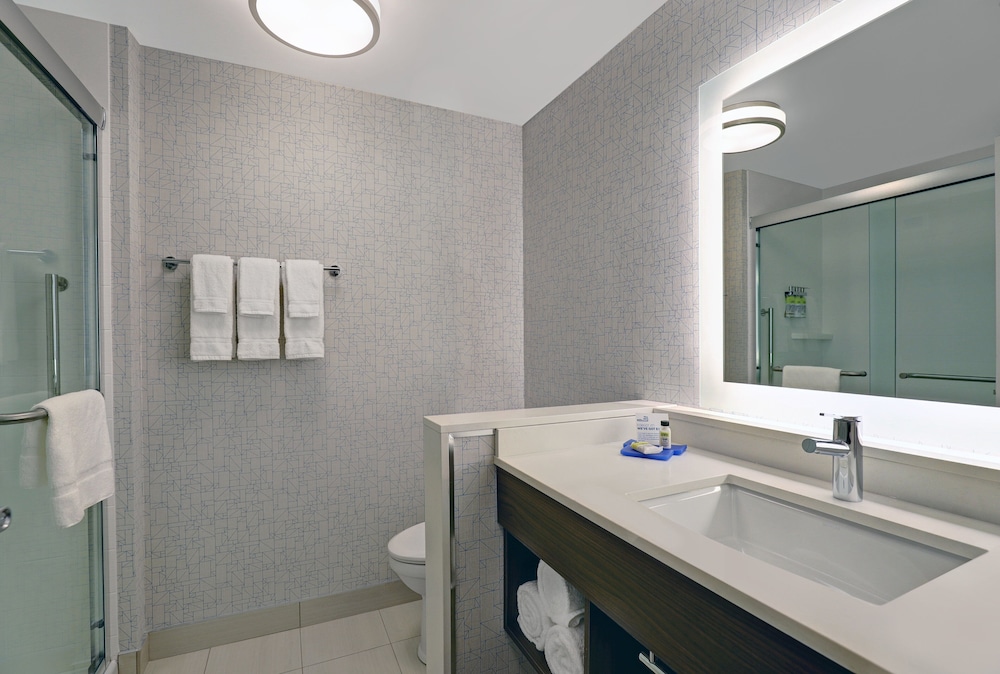 Holiday Inn Express Kingston West 27/60