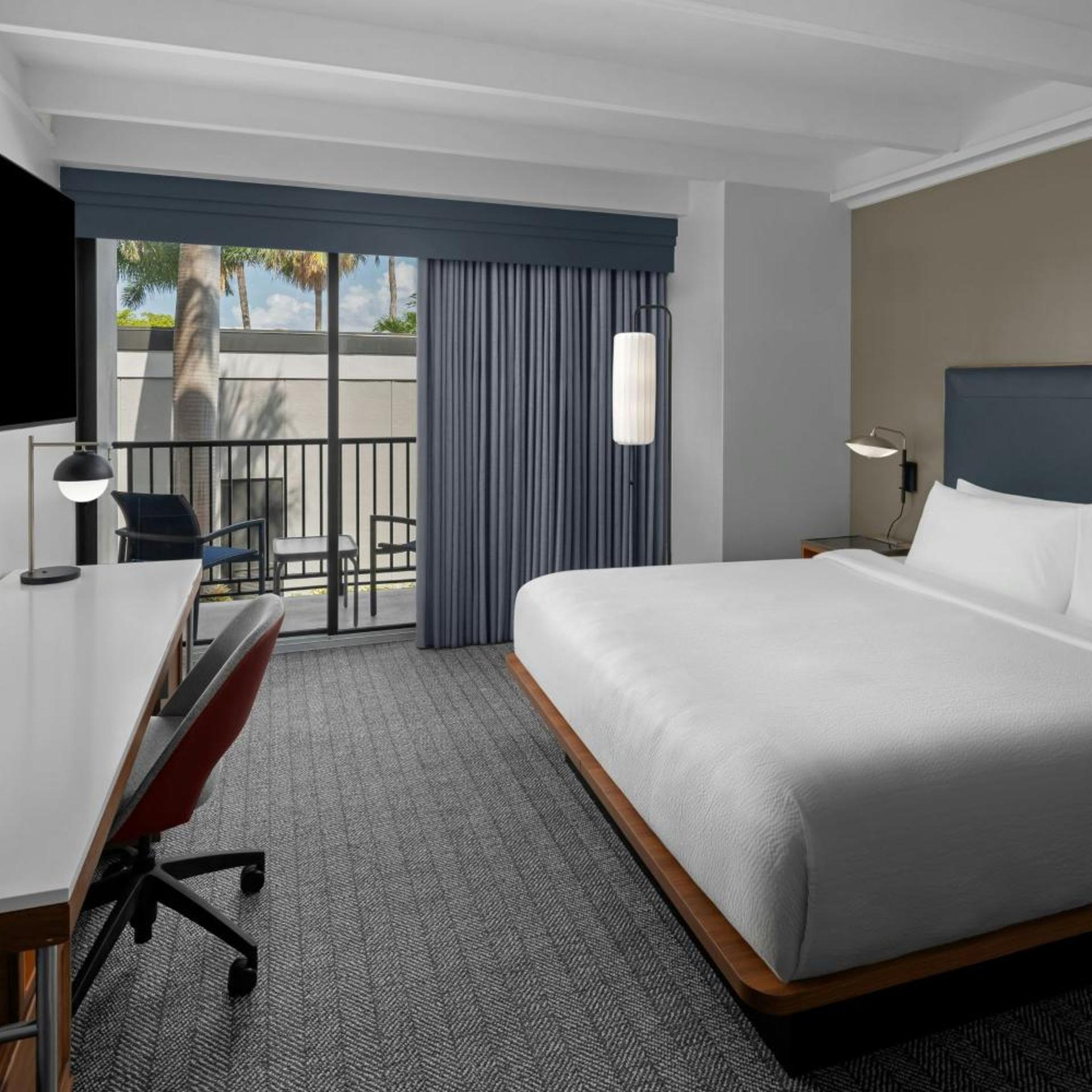 Room, King Bed, Balcony or Patio