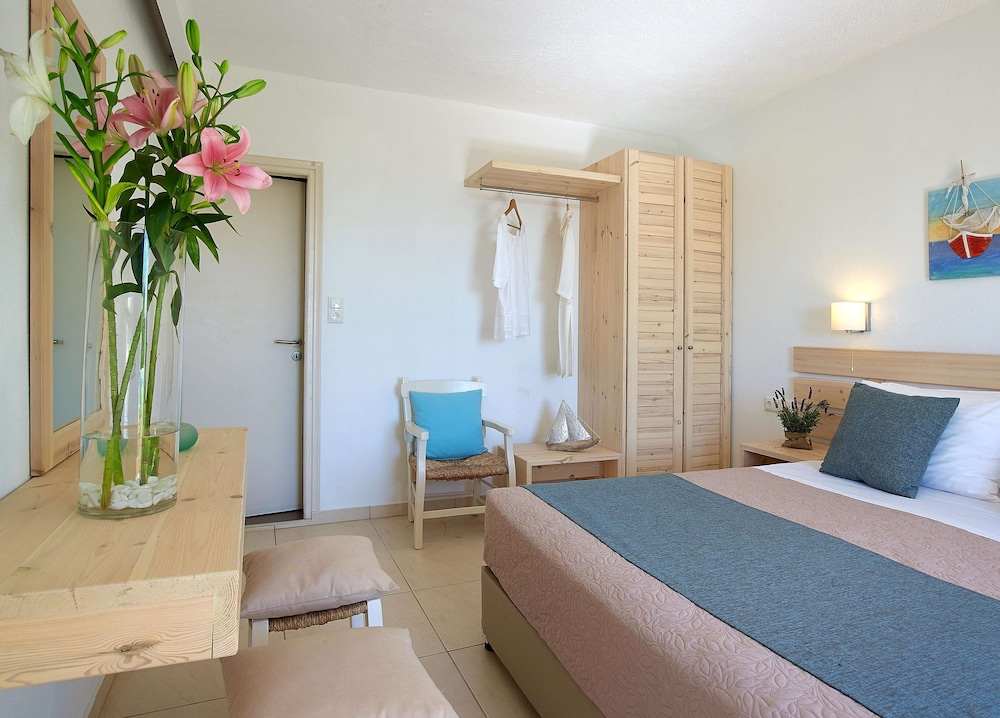 CHC Coriva Beach Hotel and Bungalows 47/75