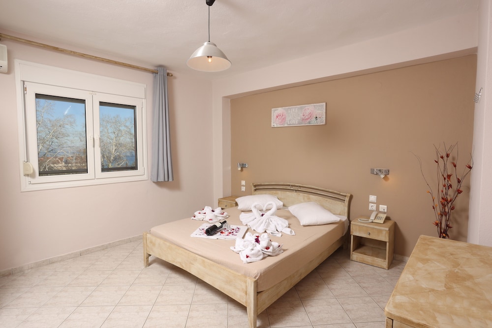 Summer Dream Hotel 8/50