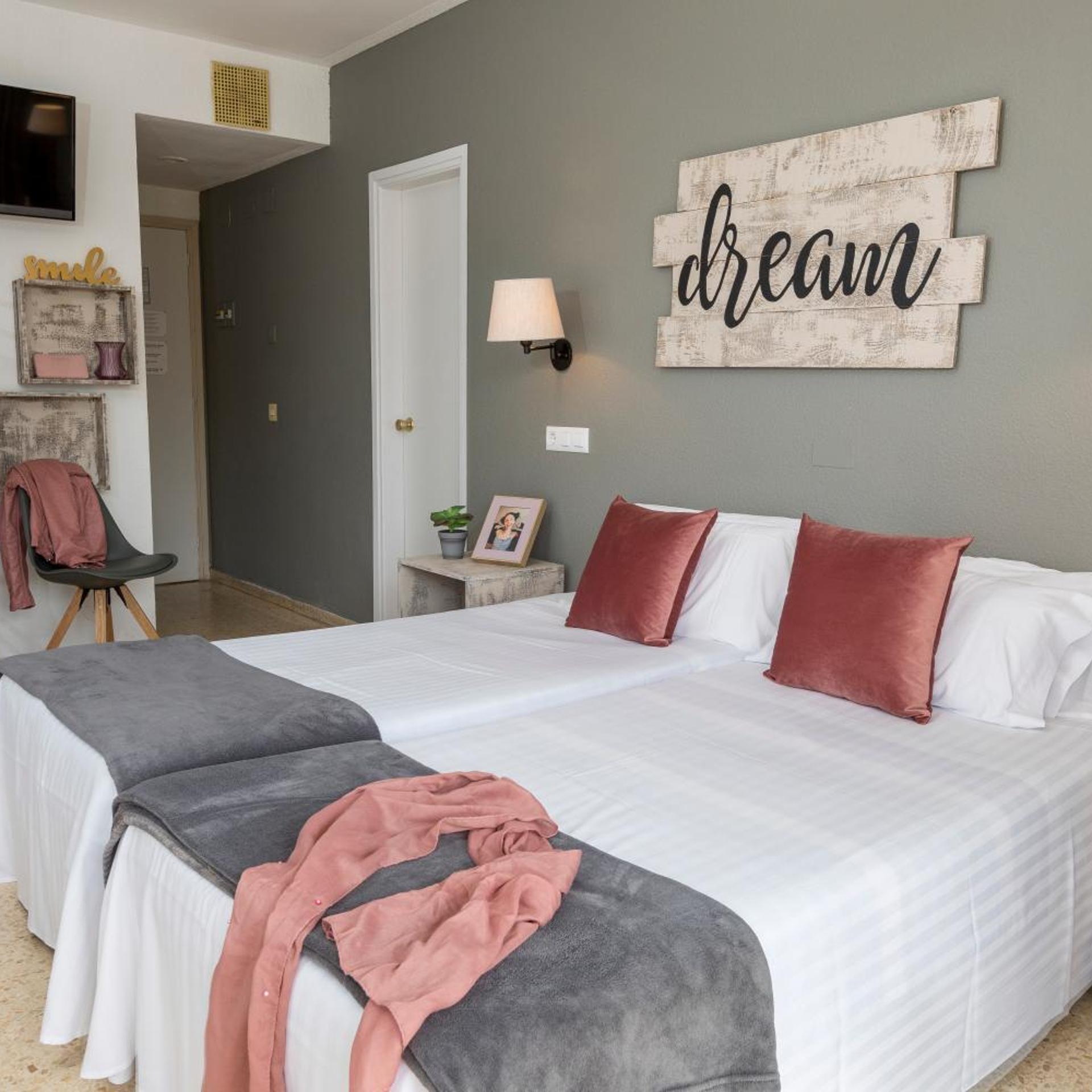 Room, Quintuple