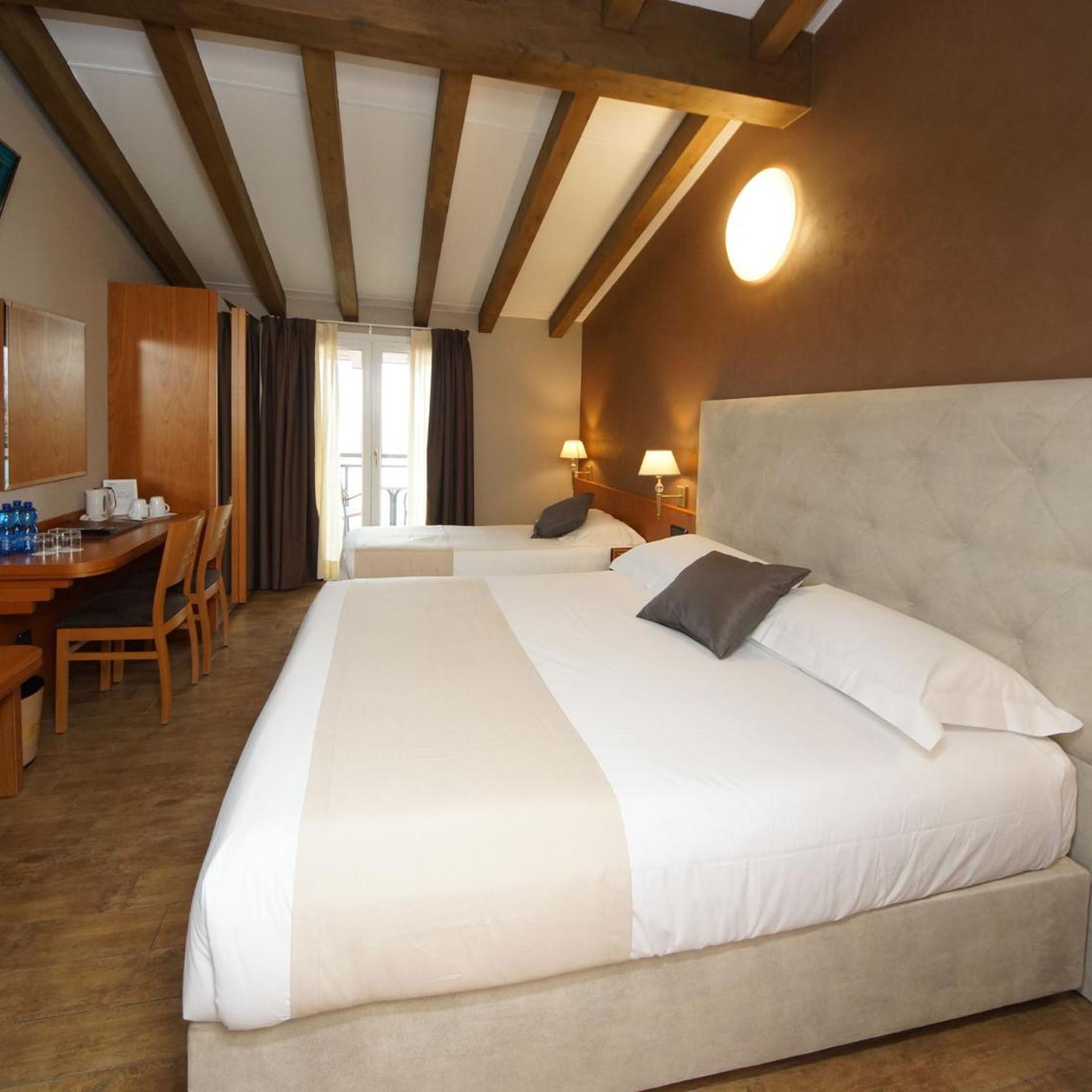 Room, Triple, Balcony