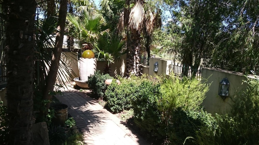 Ladybrand Guest House 32/50