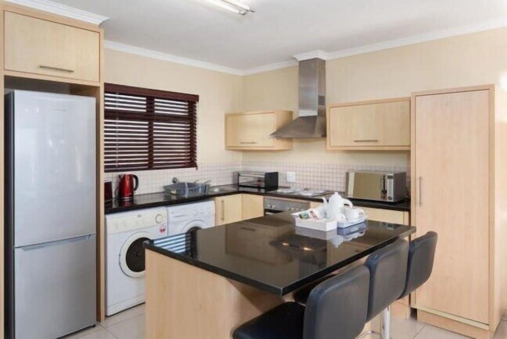 Century City Boutique Apartments 30/50