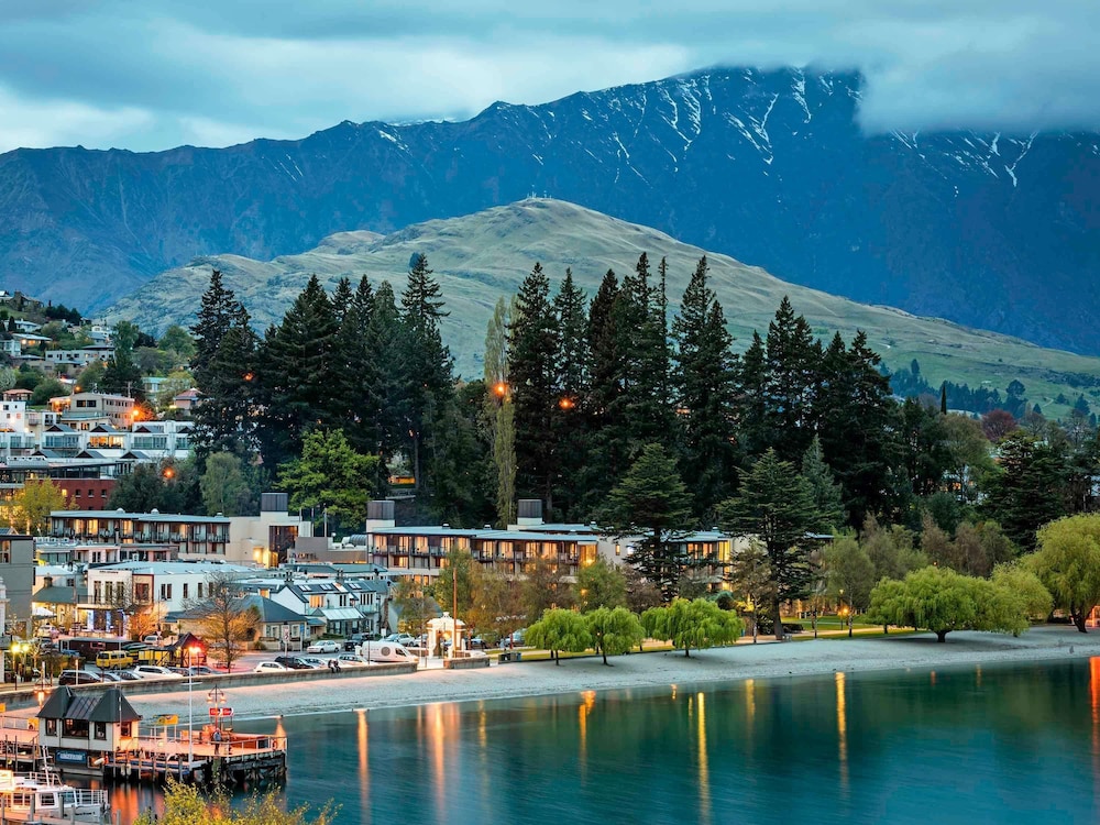 NOVOTEL QUEENSTOWN LAKESIDE 44/50