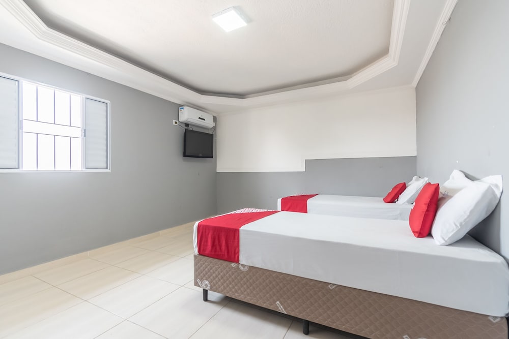 ROOM, TWIN BEDS