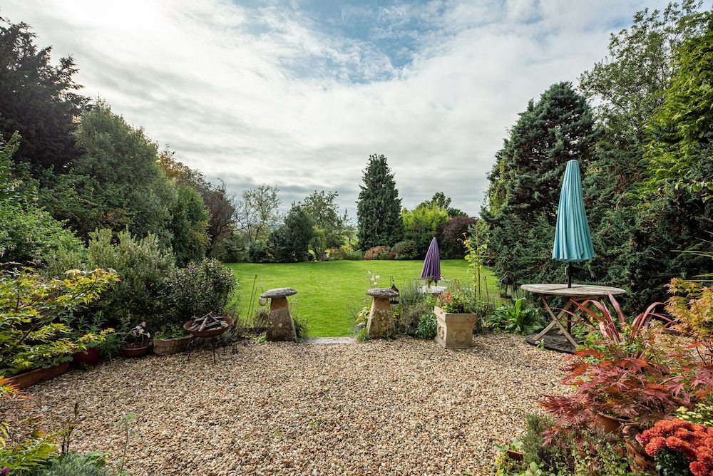 Compton House - Guest House 20/25