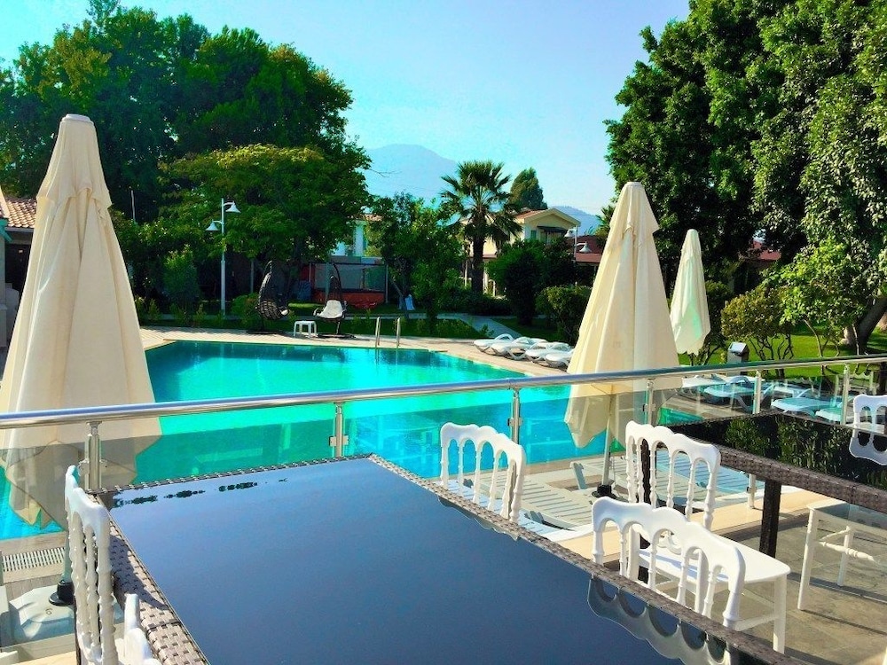 Grand Emir Hotel & SPA 14/85
