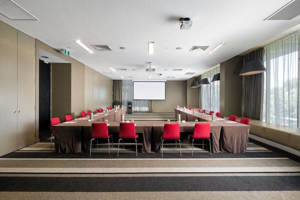 FRASER SUITES PERTH 63/67