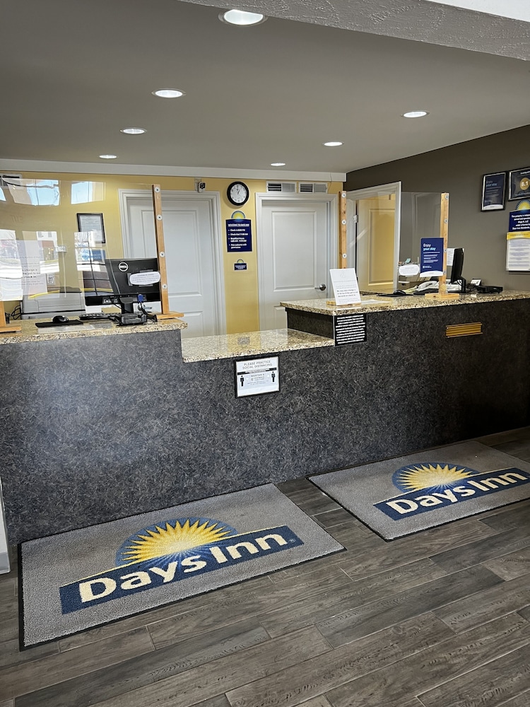 Days Inn By Wyndham Hays 7/43