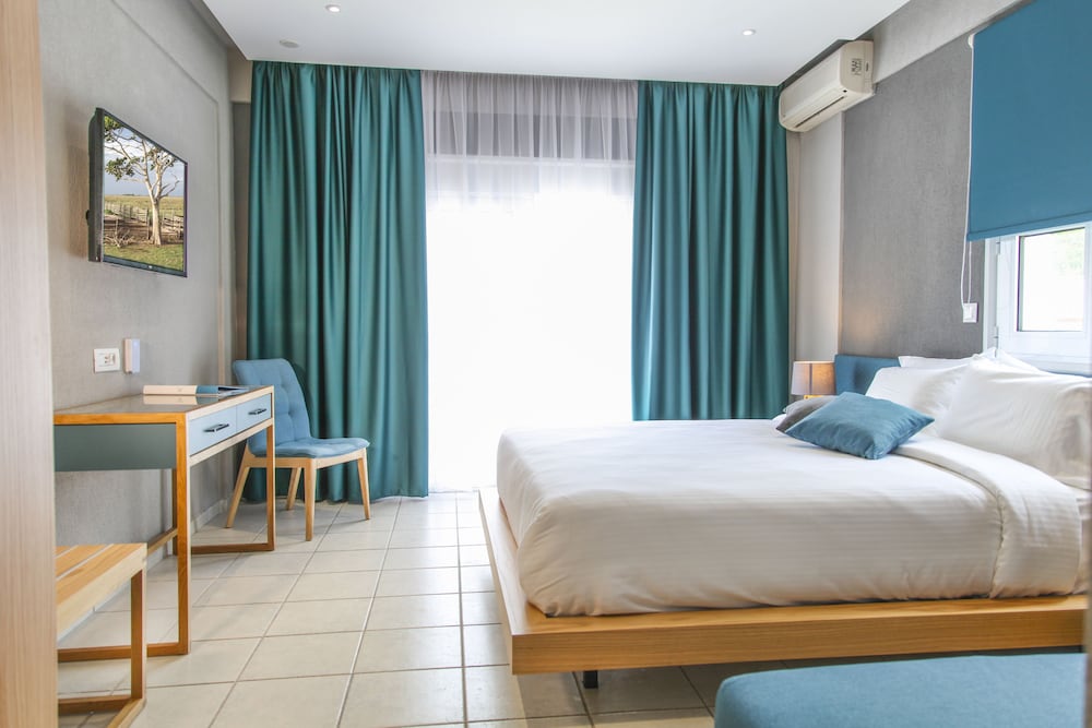 Royal Hotel and Suites 16/49
