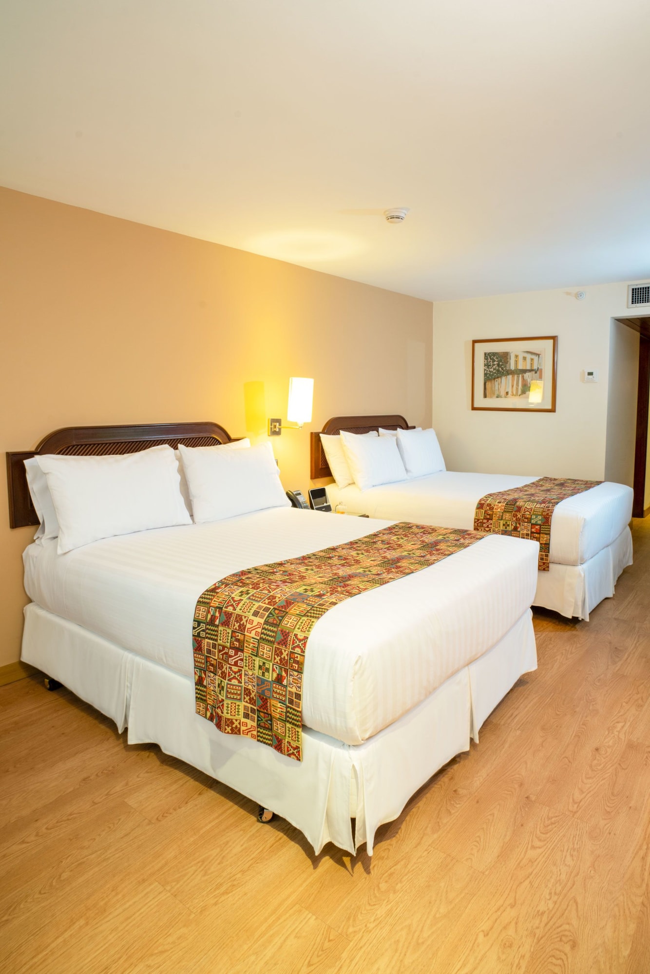 STANDARD, 2 QUEEN BEDS