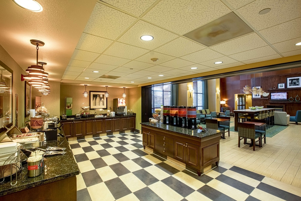 Hampton Inn and Suites Sacramento-Elk Grove Laguna I-5 37/50