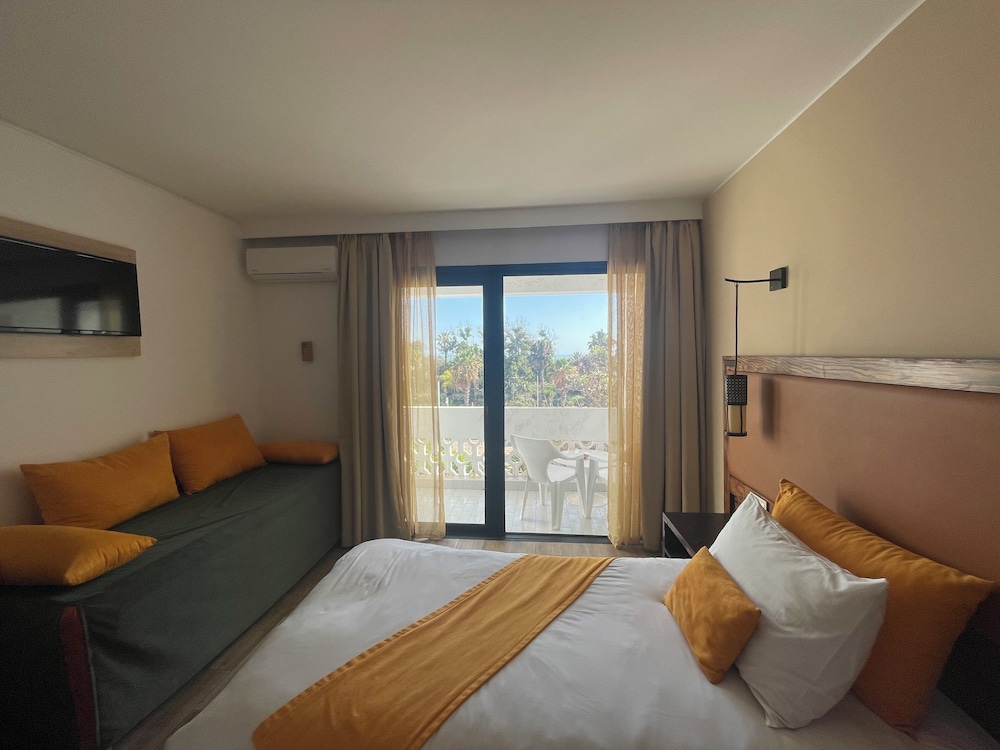 STANDARD, DOUBLE OR TWIN BED, SEA VIEW