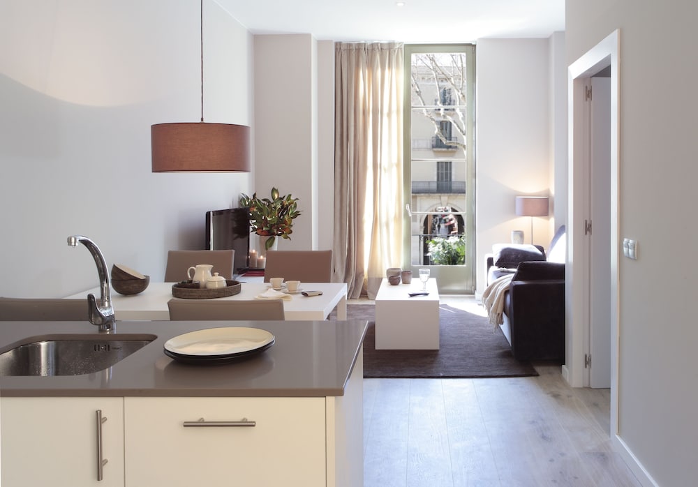 Apartments Rambla 102 45/45