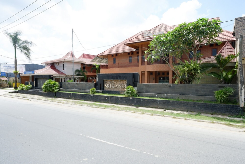 RedDoorz Plus @ Hotel Srikandi Kendari 5/50