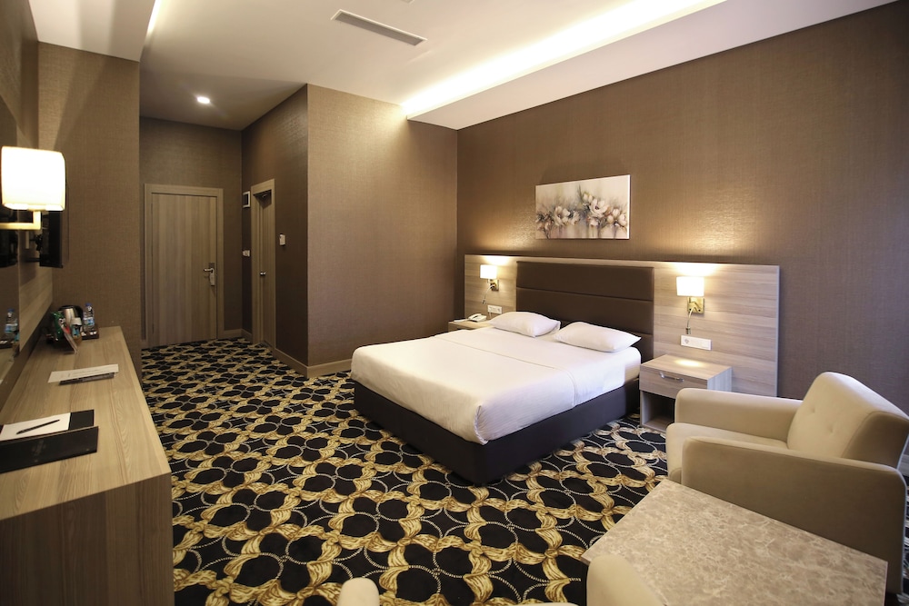 Hotel Excellence Inn 16/35