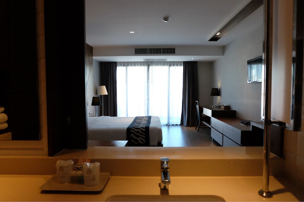 Season Five Hotel 24/53