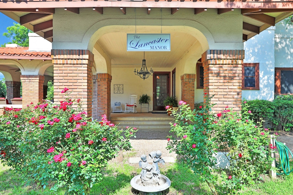 The Lancaster Manor Bed and Breakfast 4/50