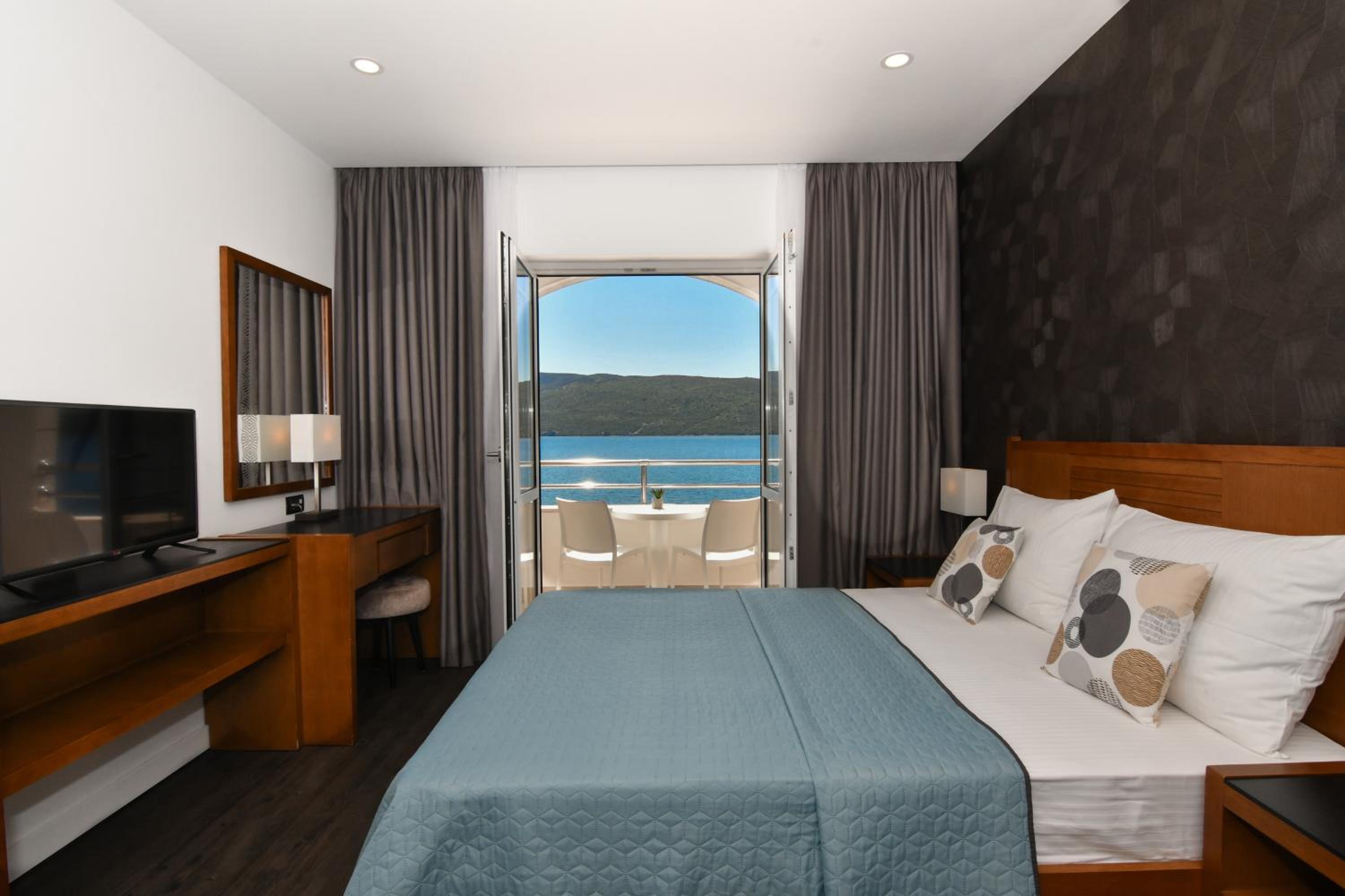 Standard, Triple, Sea View