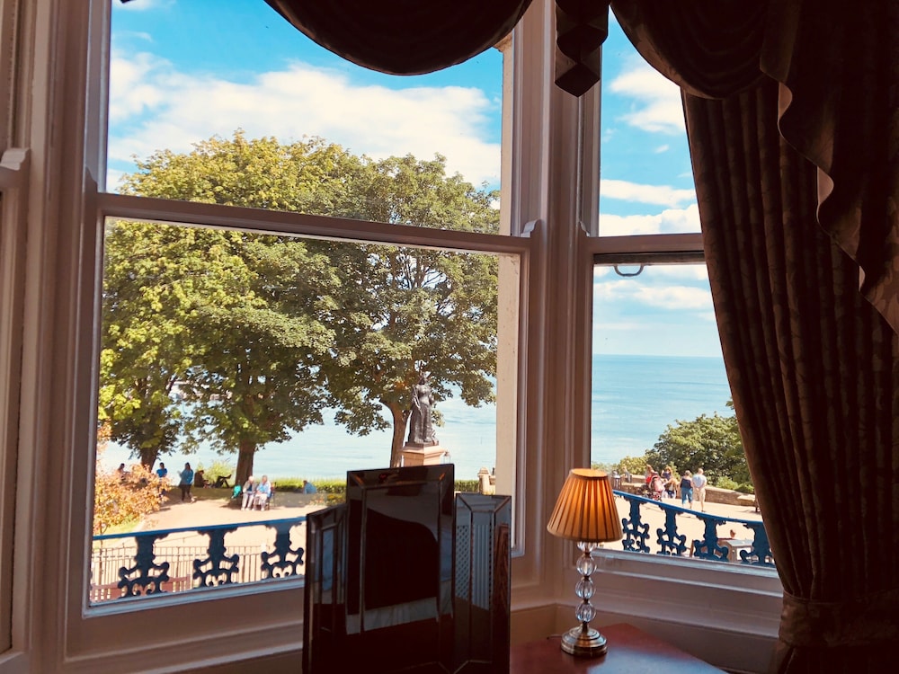 Royal Hotel Scarborough 35/74